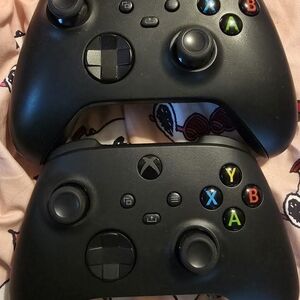 Xbox Wireless Controllers (Set of 2) Carbon Black – Excellent Condition